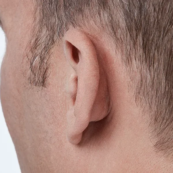 Oticon_Opn_CIC_C001Beige_AngleB45_Close-up_In-On-Ear_MS_6854_Man_1200x800px_Original-file.webp